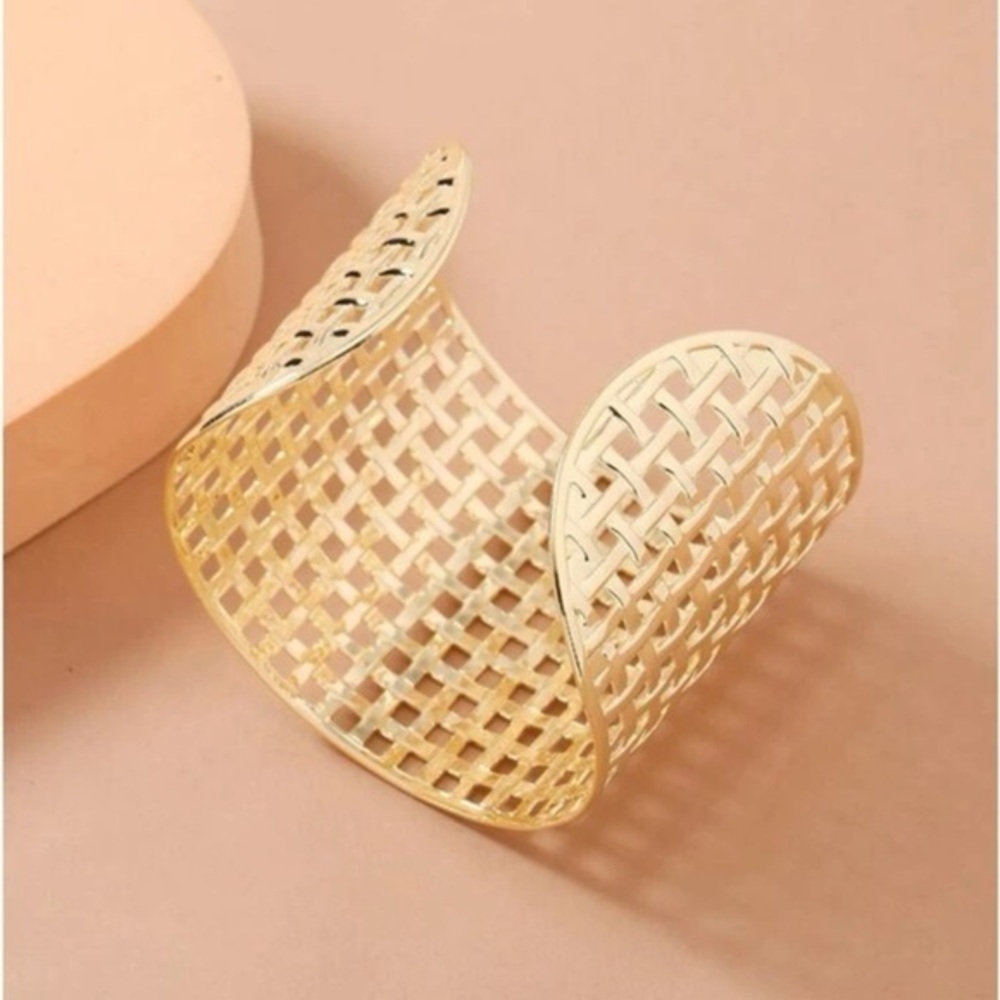 Hollow Out Gold Cuff Bangle Bracelet - NWT - Picture 3 of 6